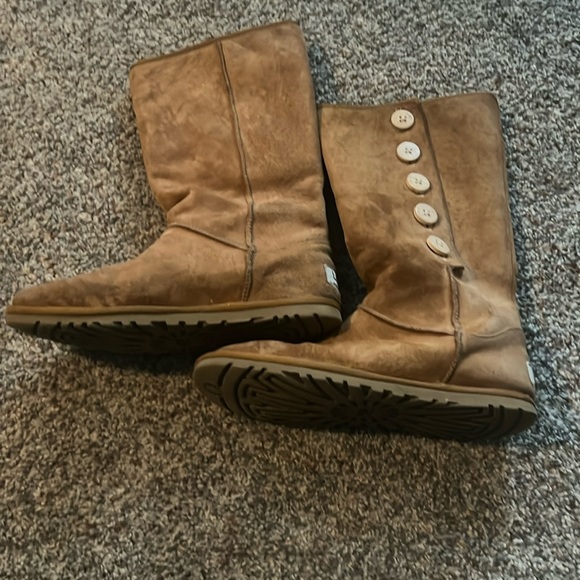 UGG boots - Picture 1 of 4